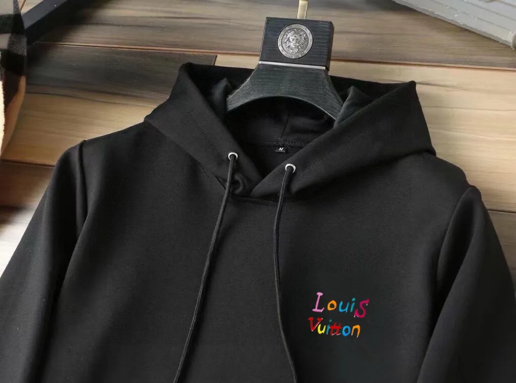 🅿️400 [LV Louis Vuitton] (Fat Man Gospel) hot-selling suit is coming. Focus on the original version of the official website. 2025 new hot-selling cardigan sweater suit. The original order is the best. 🇭🇰The meticulous work of top designers is dedicated to a fitting and perfect upper body effect. 100% natural high-quality Roman cotton, close-fitting comfort, noble and elegant! Original hardware embodies elegance and nobility! Counter size: M-5XL (maximum wear up to 220 pounds)